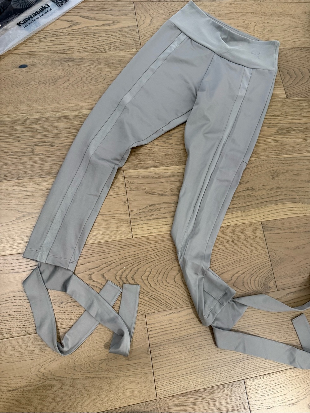 Women’s Light Gray Performance Tie-Leg leggings